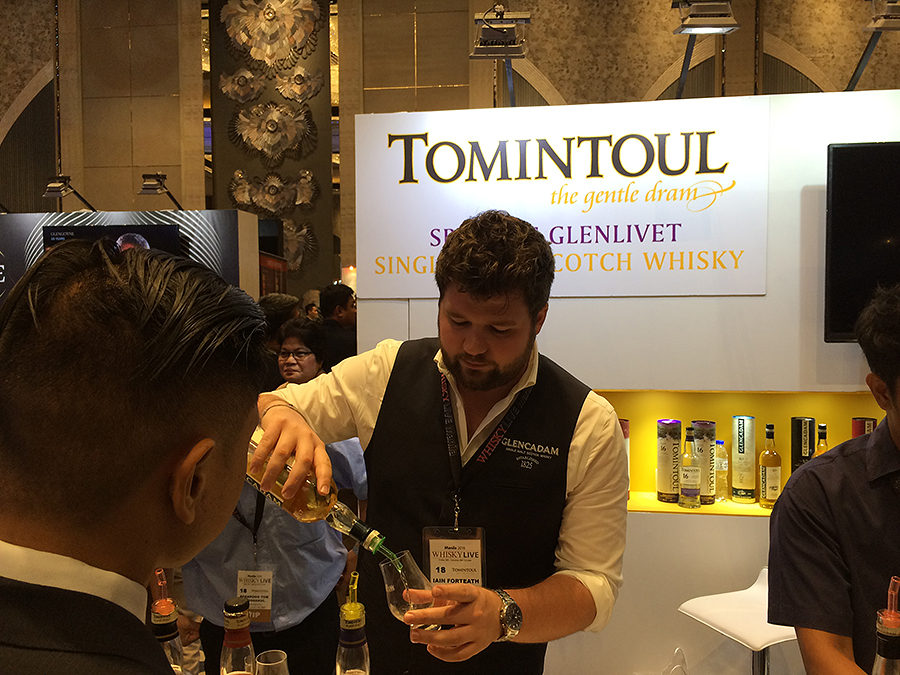 Whisky Live 2016 Tomintoul booth with Iain Forteath
